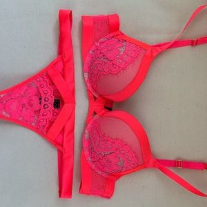 Victoria's Secret "Very Sexy" pink bra set 32B/S